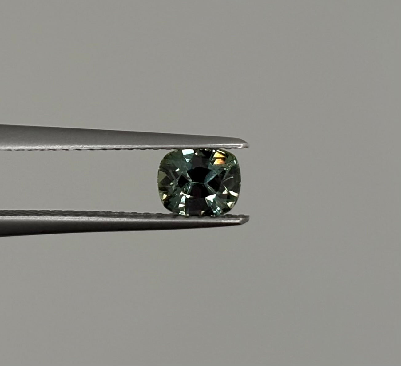 Saphir Vert non chauffé 0.77ct