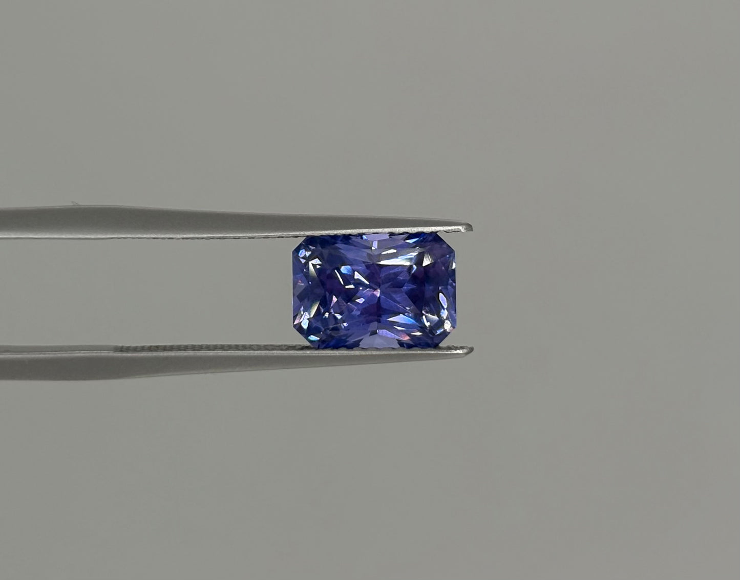 Saphir Violet non chauffé « Color Change » 3.20cts